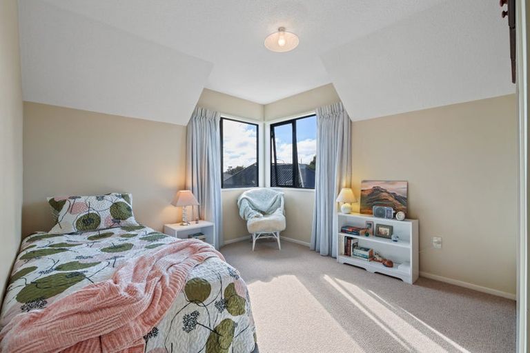 Photo of property in 2/4 Gatonby Place, Avonhead, Christchurch, 8042