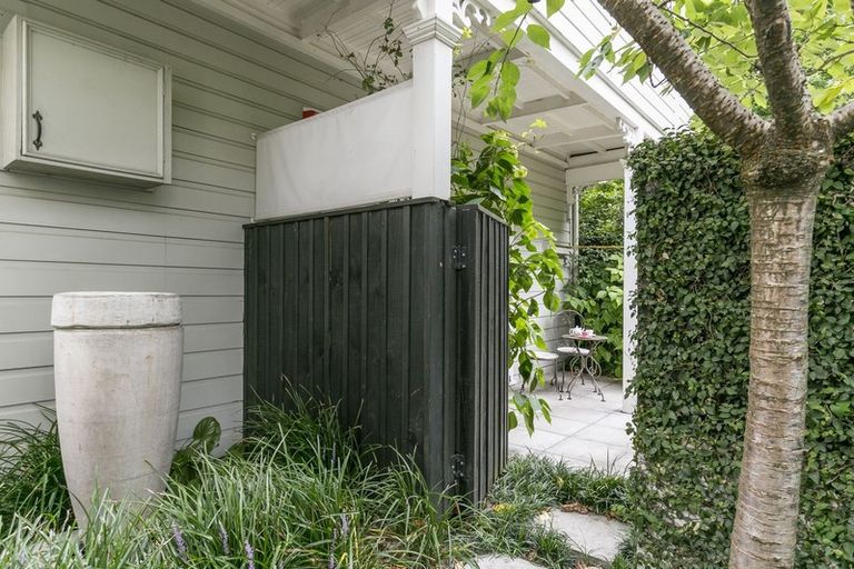 Photo of property in 11 Tinakori Road, Thorndon, Wellington, 6011