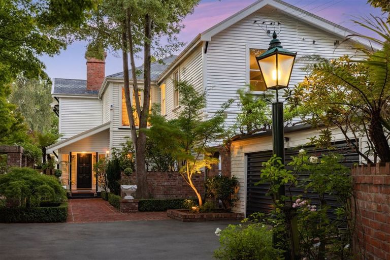 Photo of property in Chilcombe Homestead, 4 Medbury Terrace, Fendalton, Christchurch, 8041