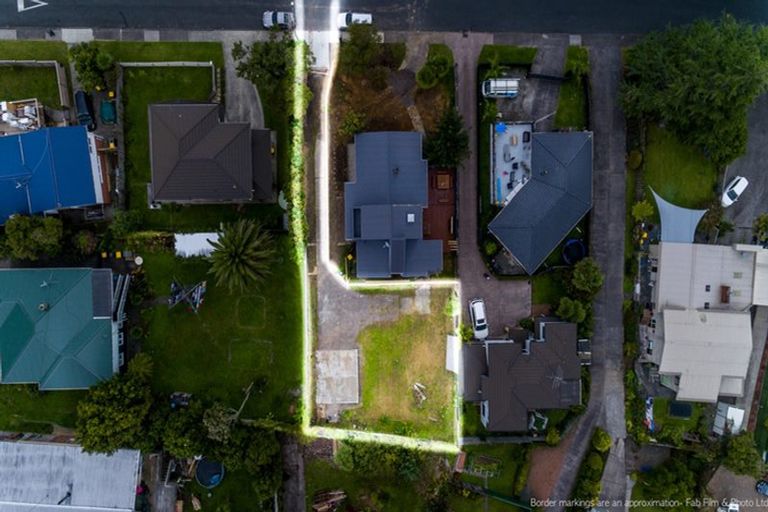 Photo of property in 3a Crompton Road, Massey, Auckland, 0614