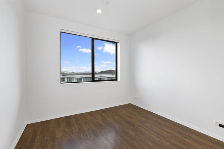 Photo of property in Apollo Apartments, 201/46 Rosedale Road, Rosedale, Auckland, 0632