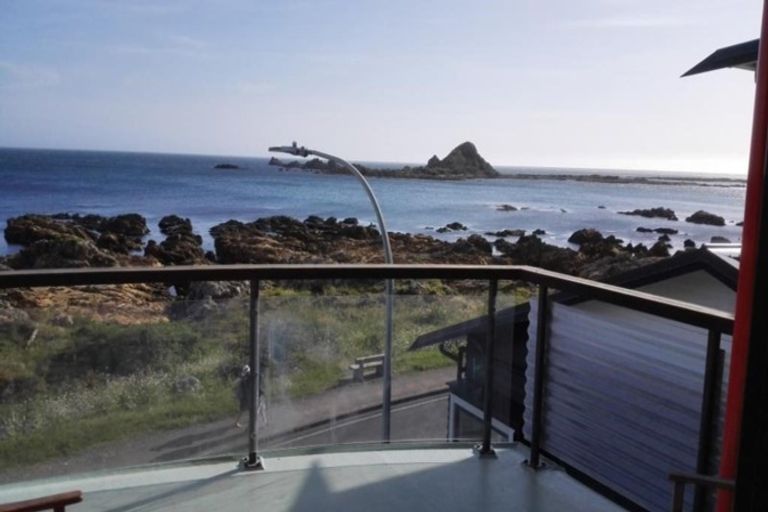 Photo of property in 166 The Esplanade, Houghton Bay, Wellington, 6023