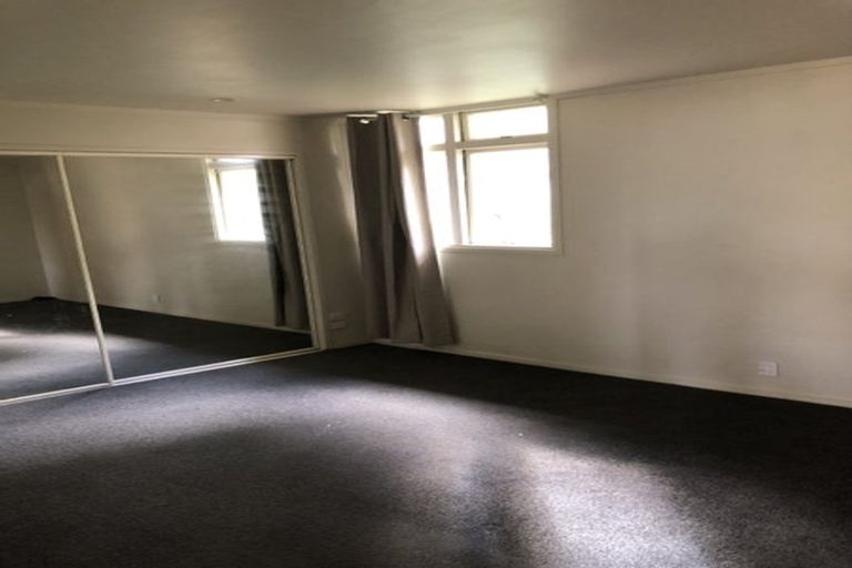Photo of property in 1/1 Reynolds Place, Torbay, Auckland, 0630