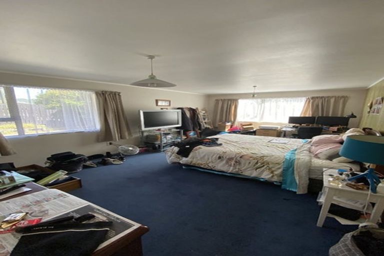 Photo of property in 81 Stewart Drive, Newlands, Wellington, 6037