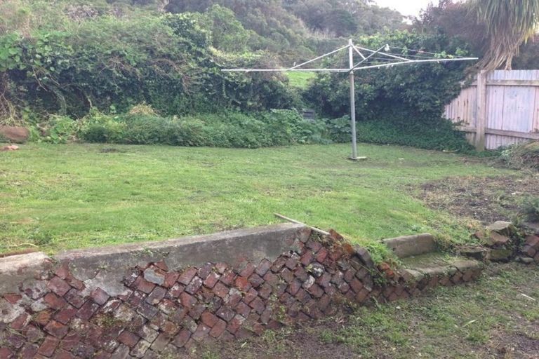 Photo of property in 11 Torquay Terrace, Newtown, Wellington, 6021