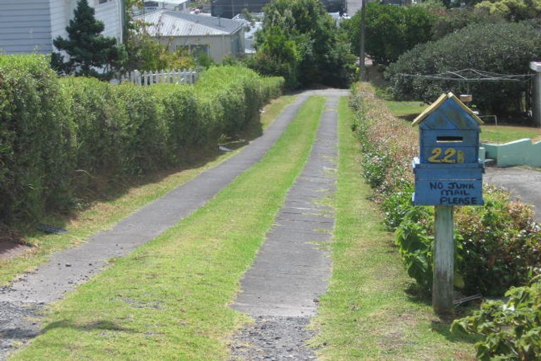 Photo of property in 1/221 Wairau Road, Totara Vale, Auckland, 0627