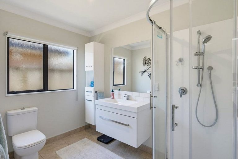 Photo of property in 4 Balmerino Grove, Waikanae, 5036