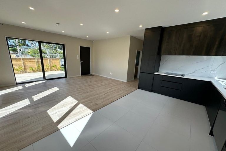 Photo of property in 62a Woodside Road, Massey, Auckland, 0614