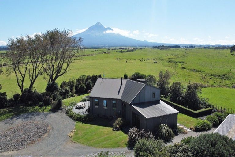 Photo of property in 20 Kiri Road, Te Kiri, Opunake, 4682