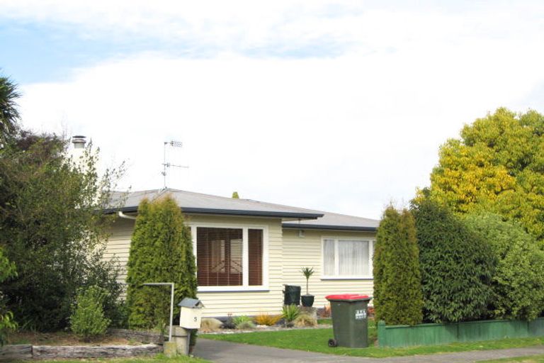 Photo of property in 5 Crichton Place, Havelock North, 4130