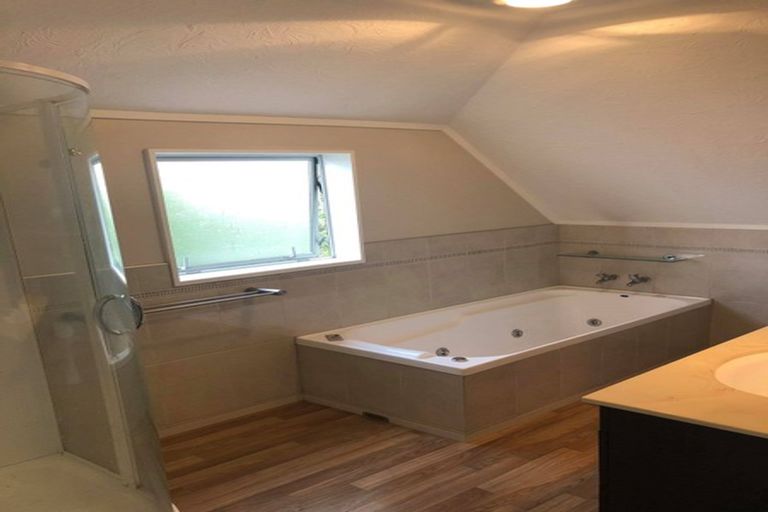 Photo of property in 2 Anaheim Place, Churton Park, Wellington, 6037