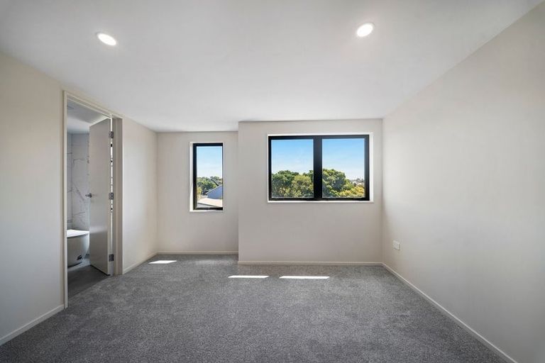 Photo of property in 8/2 Nikau Street, New Lynn, Auckland, 0600