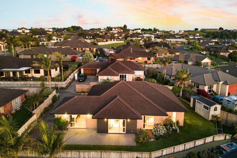 Photo of property in 6 Waynes Place, Pukekohe, 2120