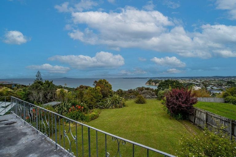 Photo of property in 31 Roberts Road, Matakatia, Whangaparaoa, 0930