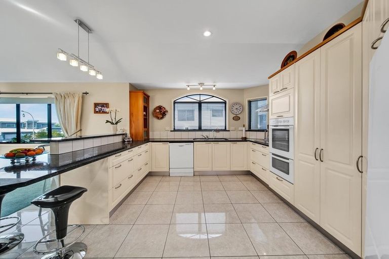 Photo of property in 4 Willow Place, Whalers Gate, New Plymouth, 4310