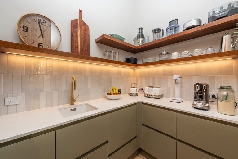 Photo of property in 5 Seaton Road, Murrays Bay, Auckland, 0630