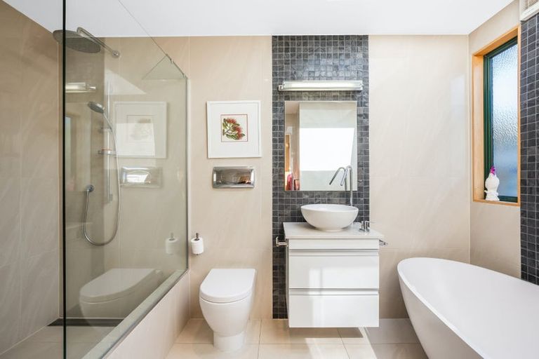 Photo of property in 34 Oroua Street, Eastbourne, Lower Hutt, 5013