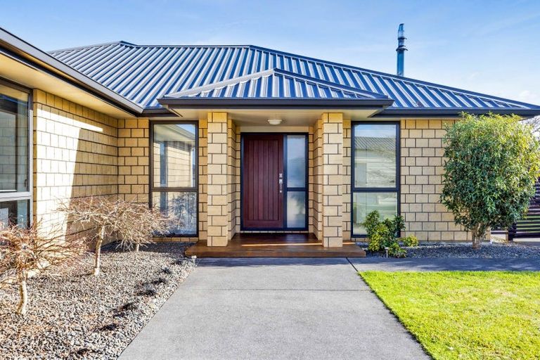 Photo of property in 21 Montague Grove, Stratford, 4332