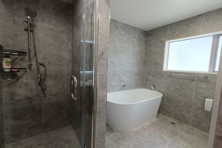 Photo of property in 17 Bob Charles Drive, Golflands, Auckland, 2013