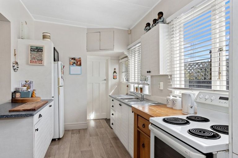 Photo of property in 176 Bowhill Road, New Brighton, Christchurch, 8083