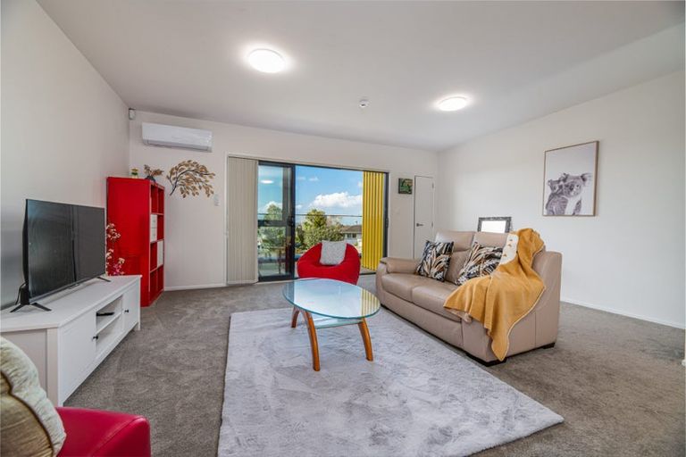 Photo of property in 6/43b Waimumu Road, Massey, Auckland, 0614