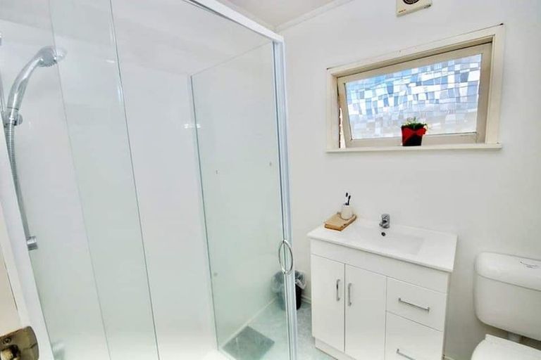 Photo of property in 1/97 Target Road, Totara Vale, Auckland, 0629