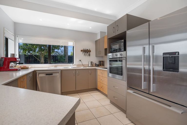 Photo of property in 2 Four Oaks Place, Pukekohe, 2120