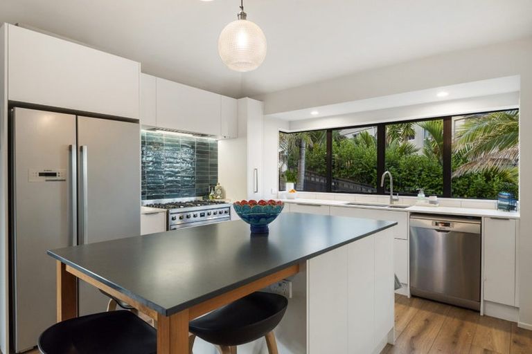 Photo of property in 83b William Bayes Place, Red Beach, 0932