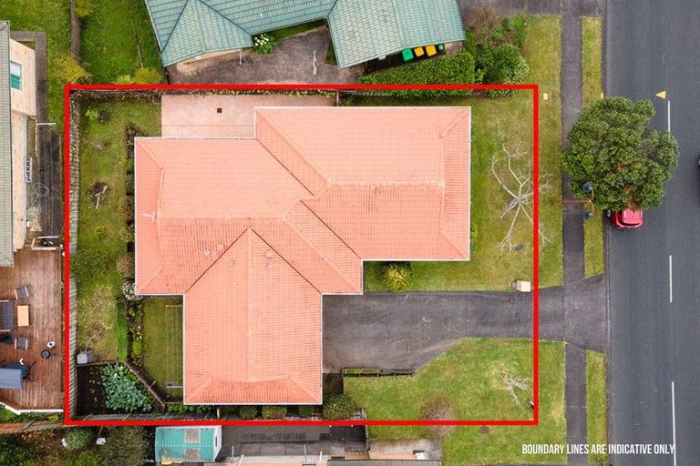 Photo of property in 112 Buscomb Avenue, Henderson, Auckland, 0610