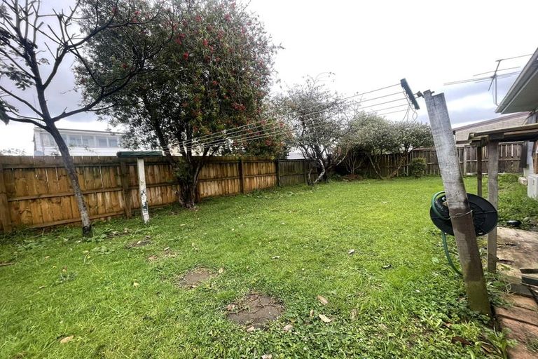 Photo of property in 2/75 Butley Drive, Farm Cove, Auckland, 2012