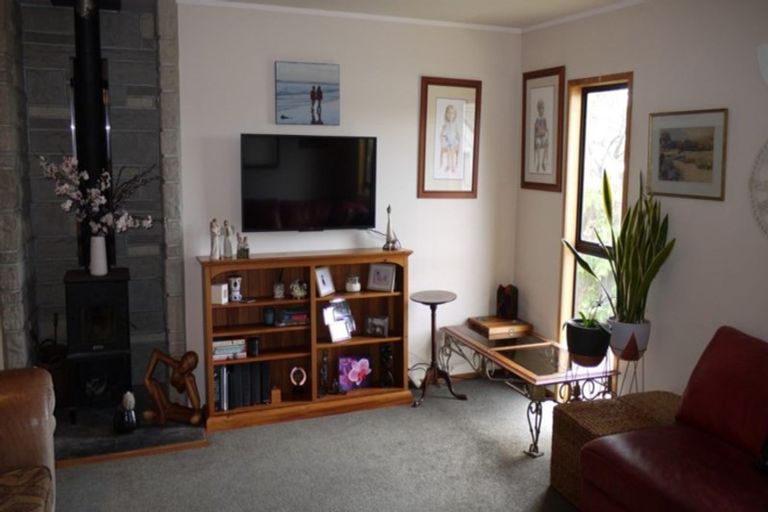 Photo of property in 1/406 East Coast Road, Sunnynook, Auckland, 0630