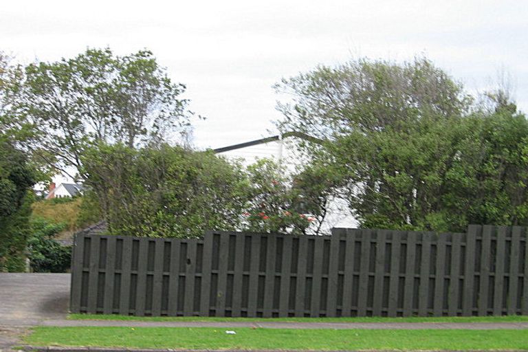 Photo of property in 92b Sandspit Road, Shelly Park, Auckland, 2014