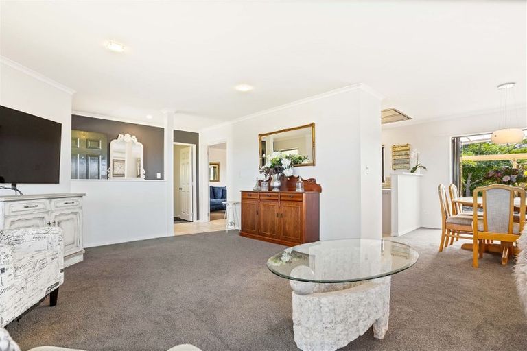 Photo of property in 29 San Bernadino Drive, Henderson, Auckland, 0612