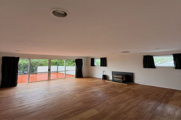 Photo of property in 8 Nyoli Street, Northcote, Christchurch, 8052