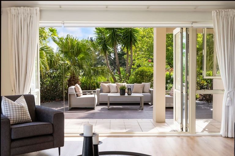 Photo of property in 27 Warman Road, Okura, Auckland, 0792