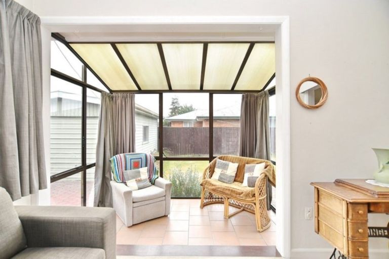 Photo of property in 72 Racecourse Road, Sockburn, Christchurch, 8042