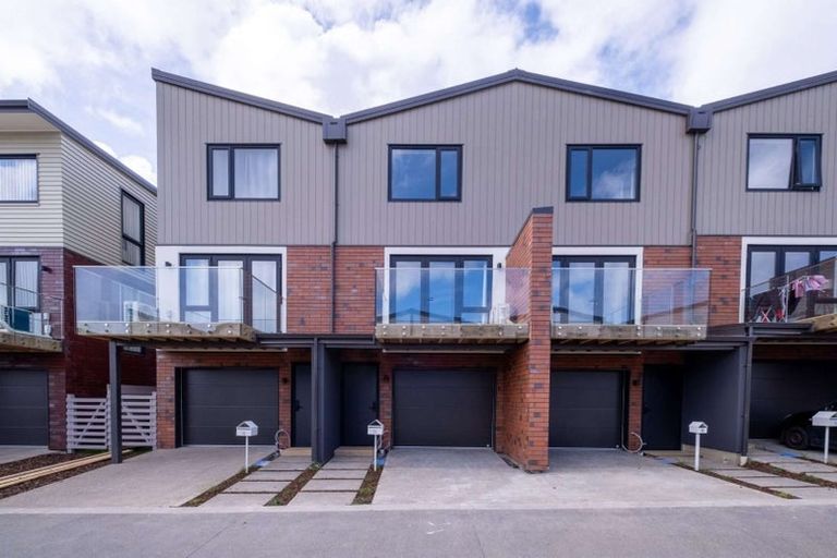 Photo of property in 28 Te Puketoka Lane, Mangere, Auckland, 2022