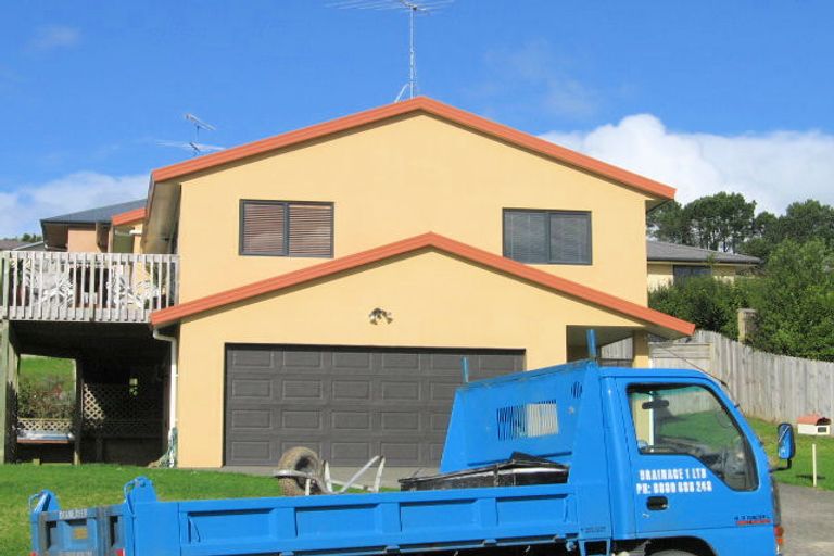 Photo of property in 147 Roberta Crescent, Orewa, 0931