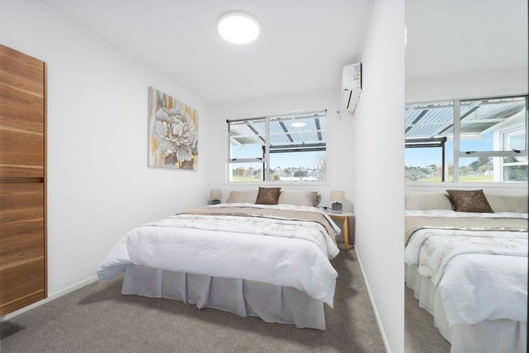 Photo of property in 92 Gallony Avenue, Massey, Auckland, 0614