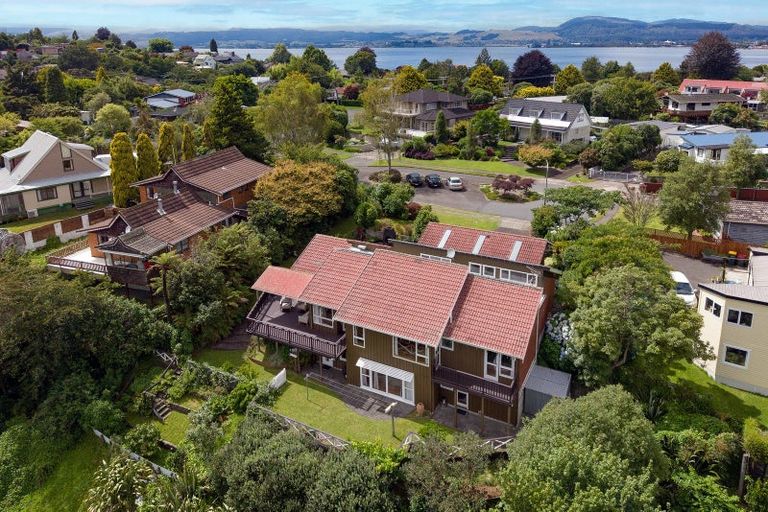 Photo of property in 11 Rika Place, Kawaha Point, Rotorua, 3010