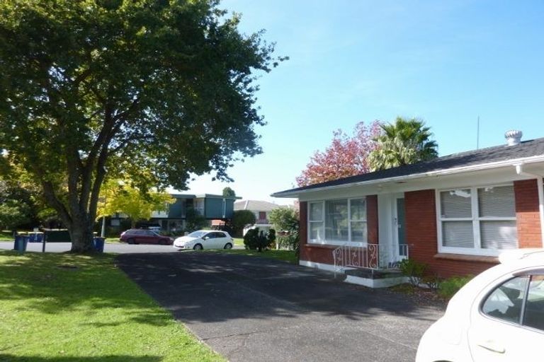 Photo of property in 1/50 Evelyn Place, Hillcrest, Auckland, 0627
