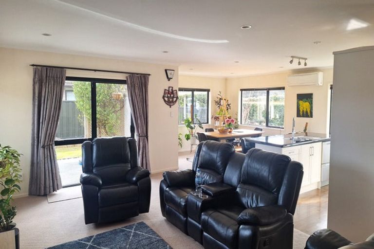 Photo of property in 48 Sunstone Crescent, Brown Owl, Upper Hutt, 5018