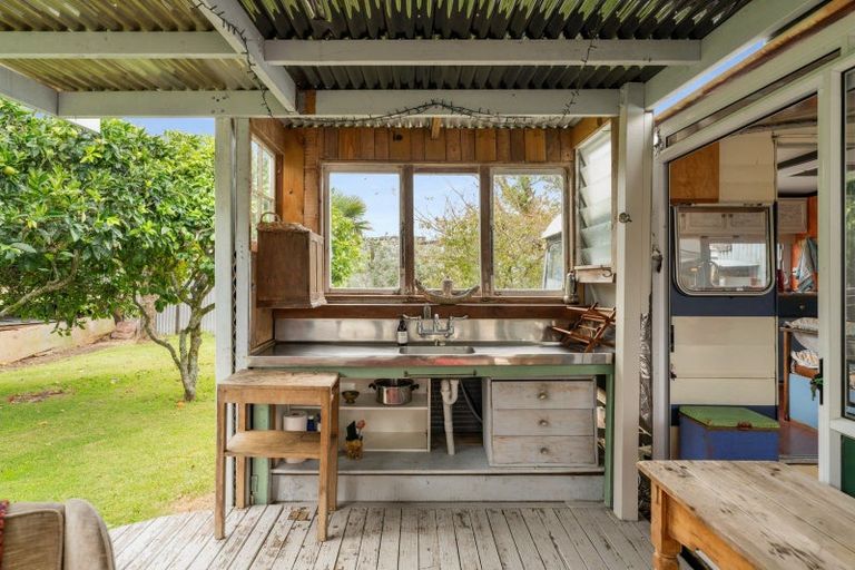 Photo of property in 104 Beverley Terrace, Whangamata, 3620