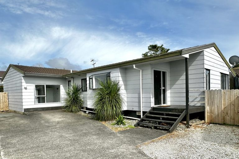Photo of property in 2/44 Darren Crescent, Half Moon Bay, Auckland, 2012