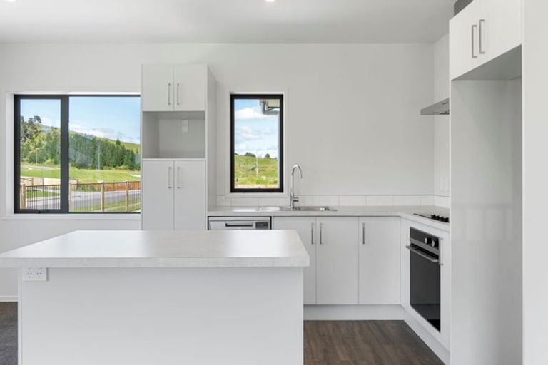 Photo of property in 16 Guy King Place, Huntly, 3700