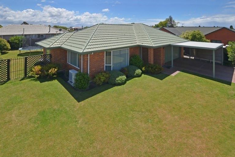Photo of property in 21 Sutton Place, Dallington, Christchurch, 8061