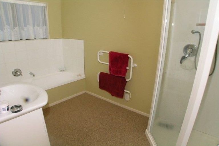 Photo of property in 5b Bishops Glen, Tawa, Wellington, 5028