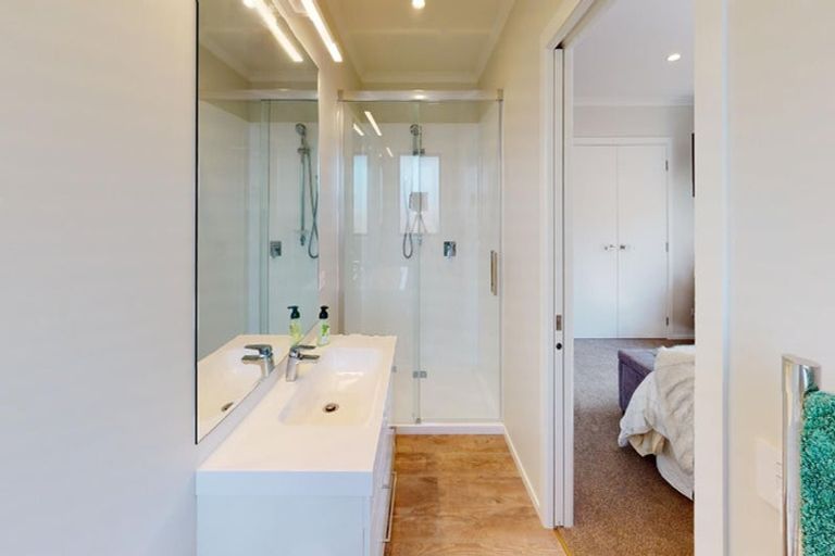 Photo of property in 6 Corsica Court, Fitzherbert, Palmerston North, 4410