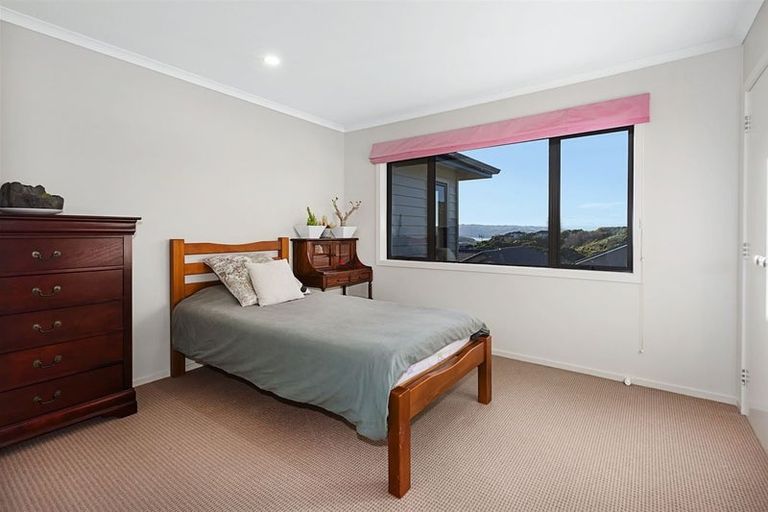 Photo of property in 21 Aspiring Terrace, Aotea, Porirua, 5024