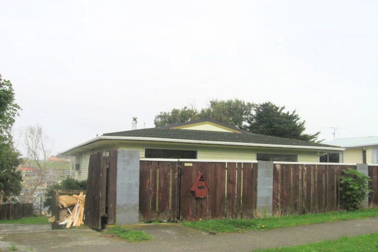 Photo of property in 162 Conclusion Street, Ascot Park, Porirua, 5024